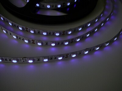 UV LED pásek 14,4W/m original UV čip, 12V, IP20