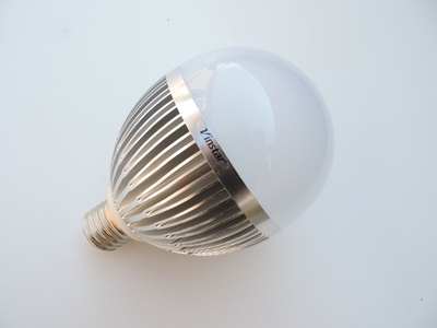 LED žárovka E27 koule, 15 W, teplá bílá