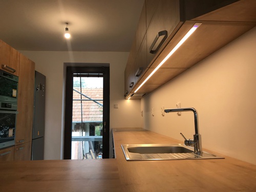 LED osvětlení do kuchyně s VESTAVNOU LIŠTOU, 1-5m, 12W/m, ovladač v liště, kompletní sada LED osvětlení do kuchyně s VESTAVNOU LIŠTOU, 1-5m, 12W/m, ovladač v liště, kompletní sada 1