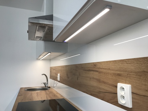 LED osvětlení do kuchyně  s PŘISAZENOU LIŠTOU, 1-5m, 12W/m, ovladač v liště, kompletní sada 1
